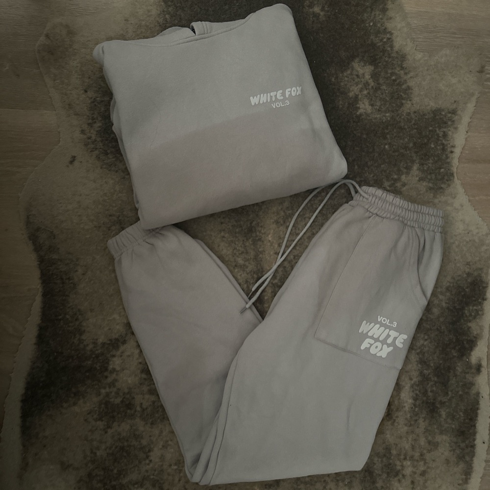 White fox set